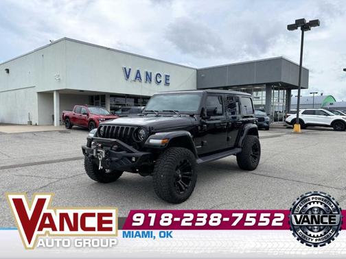 Black Clearcoat 2021 Jeep Wrangler Unlimited Sahara Altitude