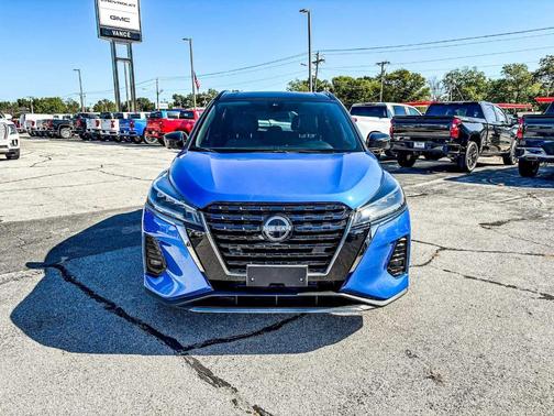 2023 Nissan Kicks SR
