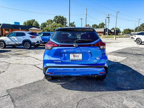2023 Nissan Kicks SR
