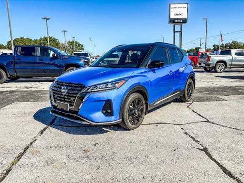 2023 Nissan Kicks SR