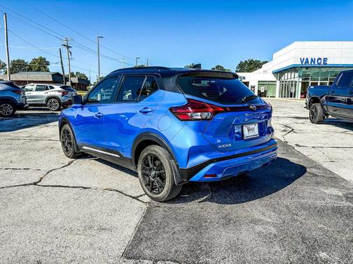 2023 Nissan Kicks SR