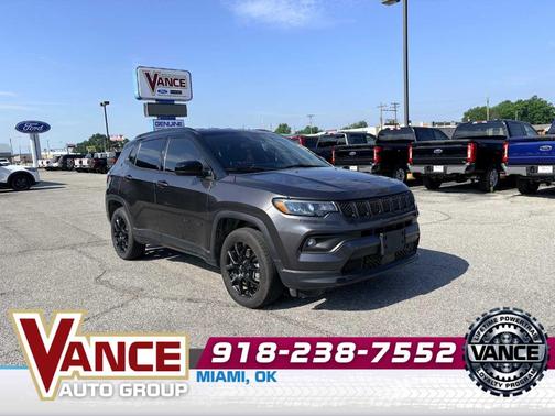 Granite Crystal Clearcoat Metallic 2023 Jeep Compass Altitude