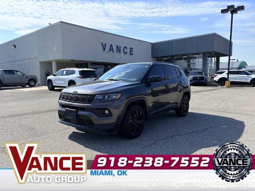Granite Crystal Clearcoat Metallic 2023 Jeep Compass Altitude