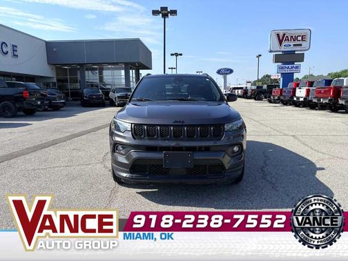 Granite Crystal Clearcoat Metallic 2023 Jeep Compass Altitude