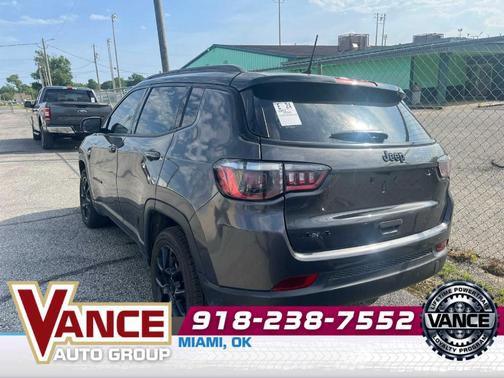 Granite Crystal Clearcoat Metallic 2023 Jeep Compass Altitude