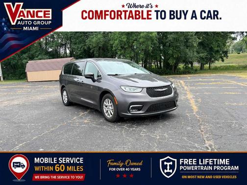 Granite Crystal Clearcoat Metallic 2023 Chrysler Pacifica Touring-L