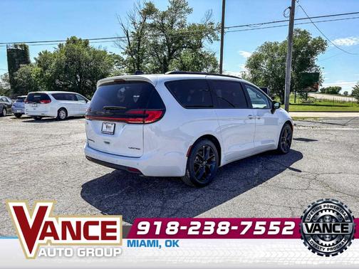 Bright White Clearcoat 2025 Chrysler Pacifica Limited