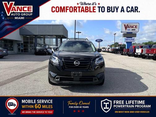 Black 2022 Nissan Pathfinder SV