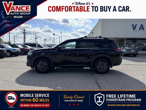 Black 2022 Nissan Pathfinder SV