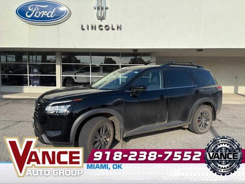 Black 2022 Nissan Pathfinder SV