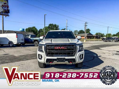 White Frost Tri-Coat 2021 GMC Yukon AT4