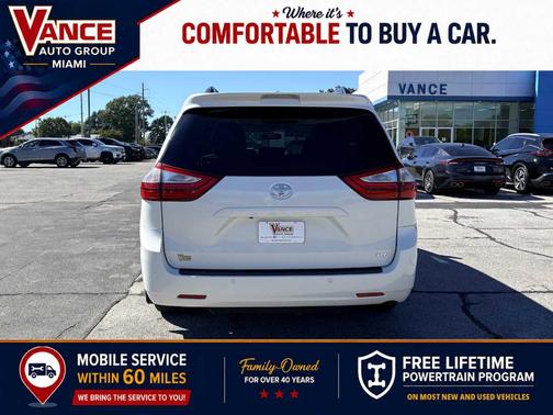 Blizzard Pearl 2017 Toyota Sienna XLE