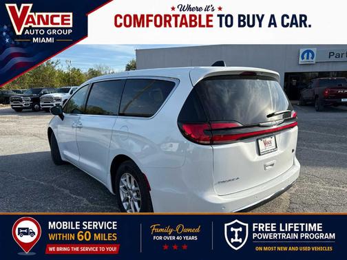 Bright White Clearcoat 2024 Chrysler Pacifica Touring-L