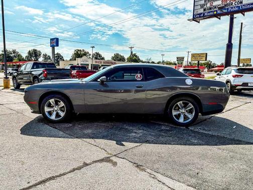 2017 Dodge Challenger SXT