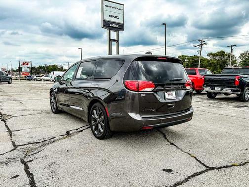 2020 Chrysler Pacifica Touring