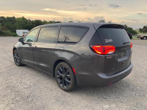 2020 Chrysler Pacifica Touring