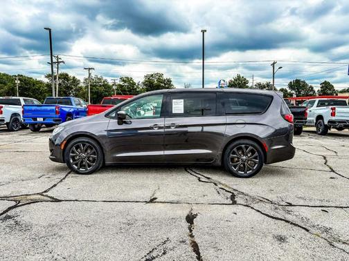 2020 Chrysler Pacifica Touring