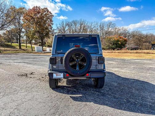2022 Jeep Wrangler Unlimited Sahara Altitude
