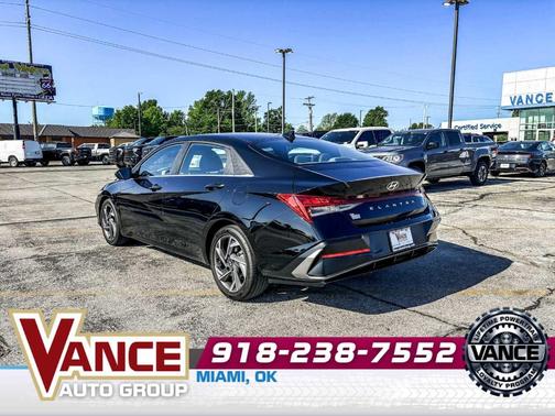 Black 2025 Hyundai ELANTRA SEL Convenience