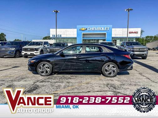 Black 2025 Hyundai ELANTRA SEL Convenience