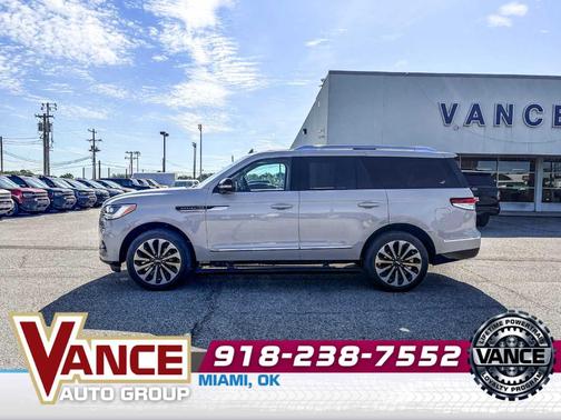 Ceramic Pearl 2023 Lincoln Navigator Reserve