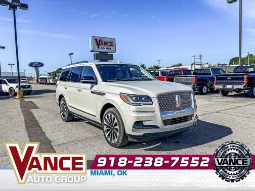 Ceramic Pearl 2023 Lincoln Navigator Reserve