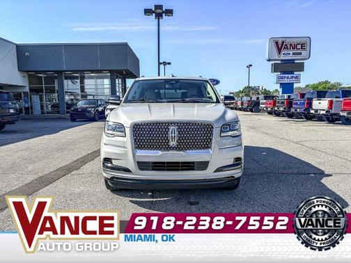 Ceramic Pearl 2023 Lincoln Navigator Reserve