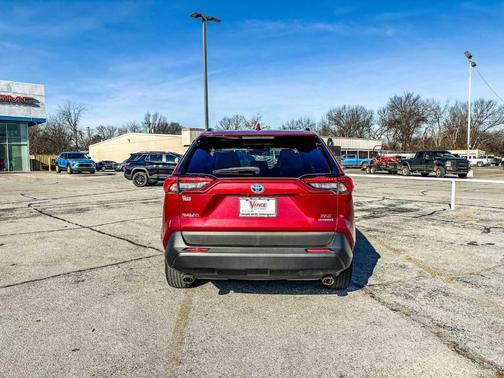 2020 Toyota RAV4 Hybrid XLE