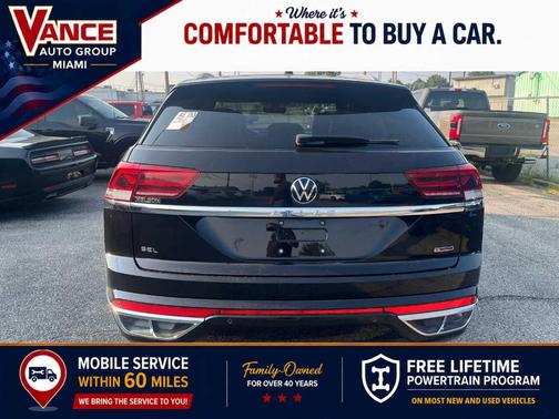 Deep Black Pearl Effect 2022 Volkswagen Atlas Cross Sport 2.0T SEL R-Line