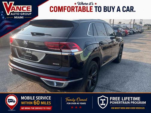 Deep Black Pearl Effect 2022 Volkswagen Atlas Cross Sport 2.0T SEL R-Line