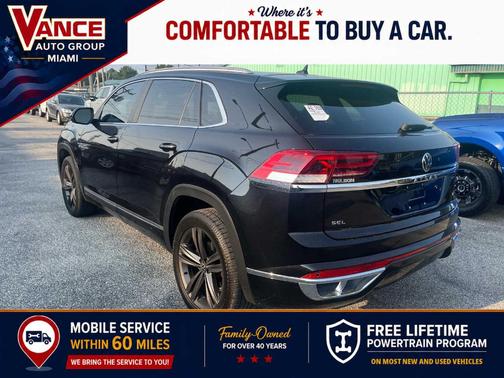 Deep Black Pearl Effect 2022 Volkswagen Atlas Cross Sport 2.0T SEL R-Line