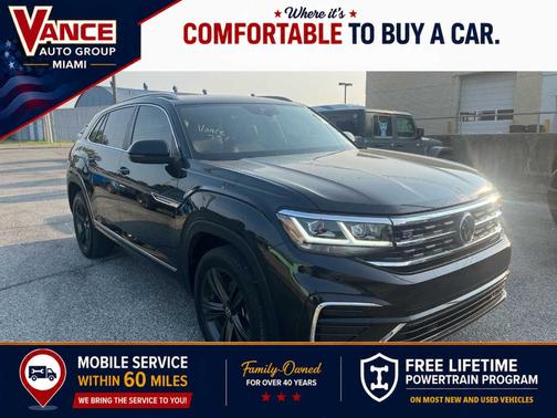 Deep Black Pearl Effect 2022 Volkswagen Atlas Cross Sport 2.0T SEL R-Line