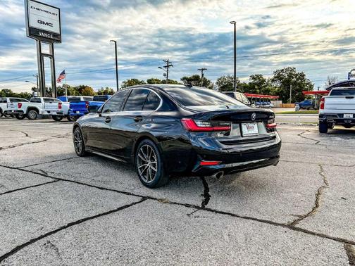 2019 BMW 330 i