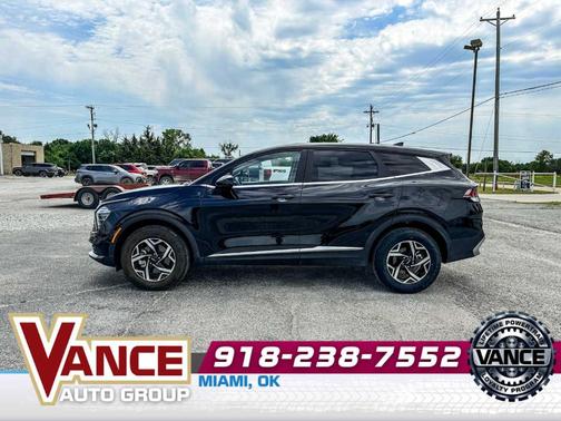 Fusion Orange 2025 Kia Sportage LX