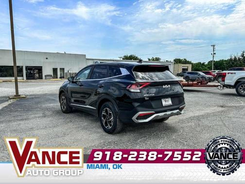 Fusion Orange 2025 Kia Sportage LX