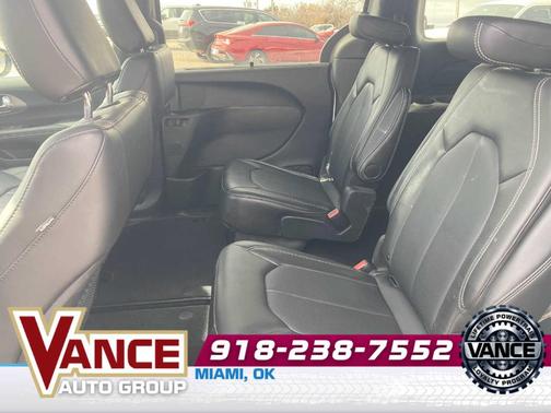 2025 Chrysler Voyager LX