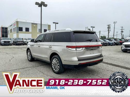 Ceramic Pearl 2024 Lincoln Navigator Premiere