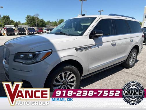 Ceramic Pearl 2024 Lincoln Navigator Premiere