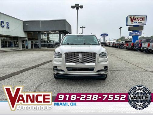 Ceramic Pearl 2024 Lincoln Navigator Premiere