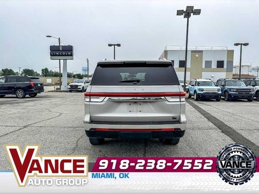 Ceramic Pearl 2024 Lincoln Navigator Premiere