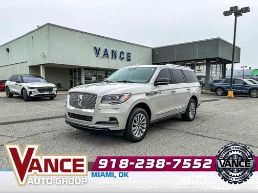 Ceramic Pearl 2024 Lincoln Navigator Premiere