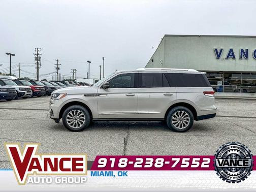 Ceramic Pearl 2024 Lincoln Navigator Premiere
