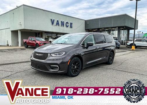 Granite Crystal Clearcoat Metallic 2023 Chrysler Pacifica Touring-L