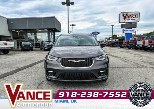 Granite Crystal Clearcoat Metallic 2023 Chrysler Pacifica Touring-L