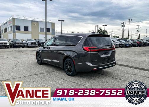 Granite Crystal Clearcoat Metallic 2023 Chrysler Pacifica Touring-L