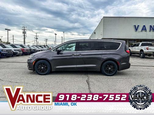 Granite Crystal Clearcoat Metallic 2023 Chrysler Pacifica Touring-L