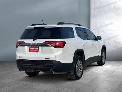 2017 GMC Acadia SLE-2