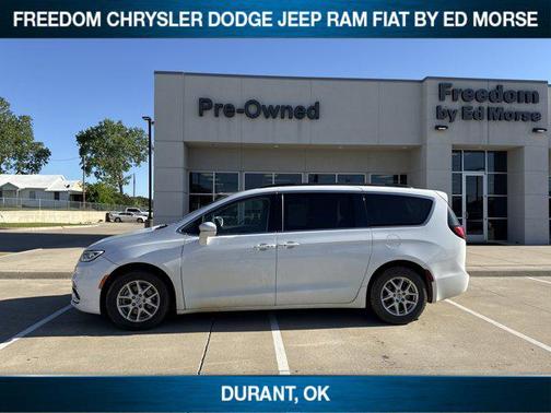 Bright White Clearcoat 2022 Chrysler Pacifica Touring L