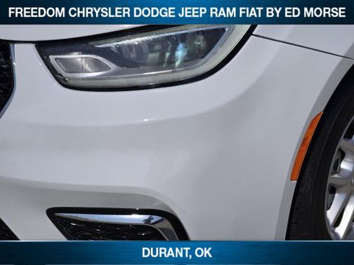 Bright White Clearcoat 2022 Chrysler Pacifica Touring L