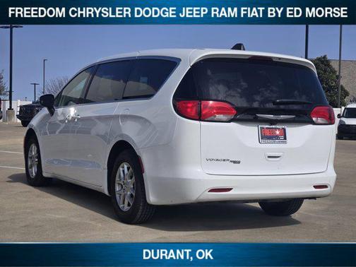 2023 Chrysler Voyager LX